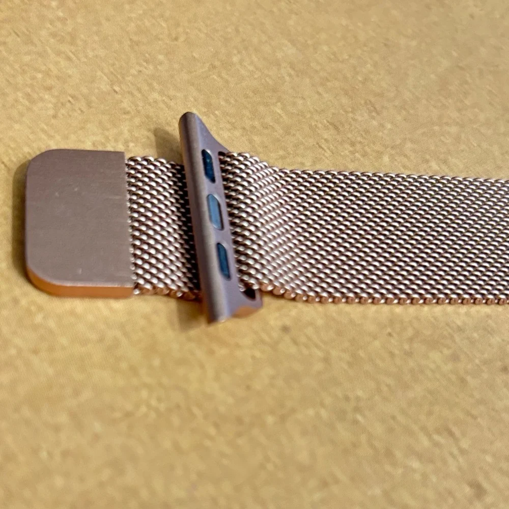 Apple Watch rose gold case, adjustable magnetic Milanese band, 38mm/series 3